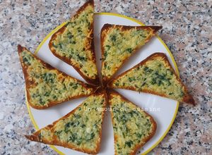 Une photo de Tartine à l'ail, fromage et persil