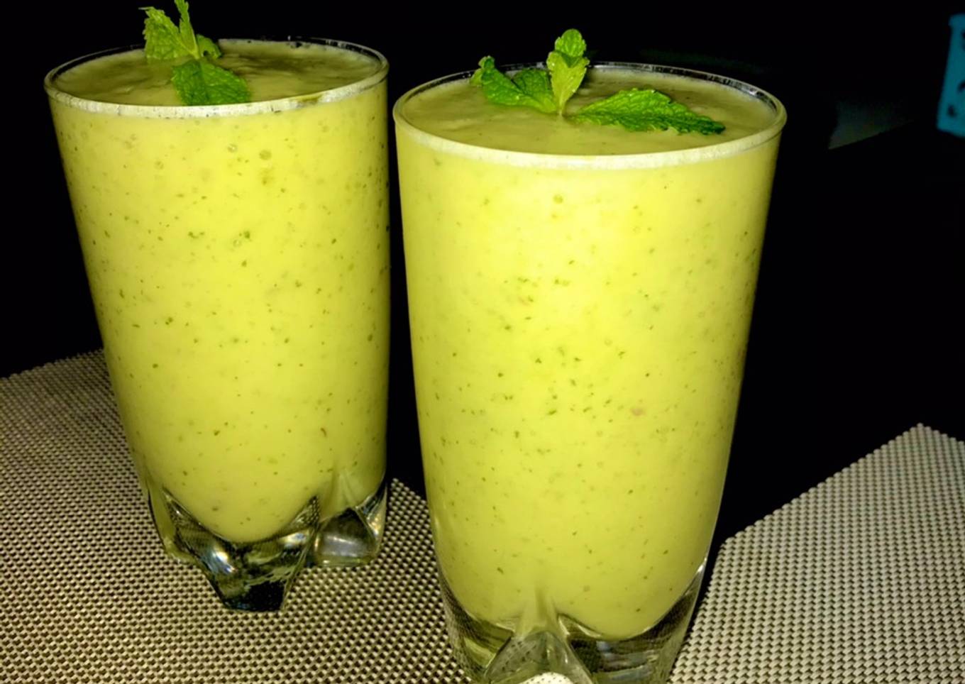 Pineapple, apple, banana and mint