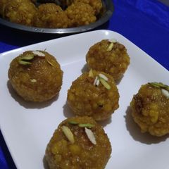 A picture of Boondi Laddus.