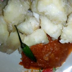A picture of Simple cassava boiled in coconut milk.