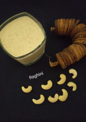 A picture of Anjeer alomnd cashew milkshake(fig dryfruits milkshake).
