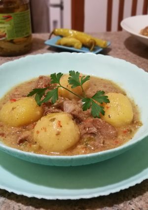 Una foto de Guiso de patatas con carne de cerdo