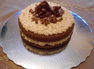 Una foto de Pastel de zanahoria y café con nueces al mascabado