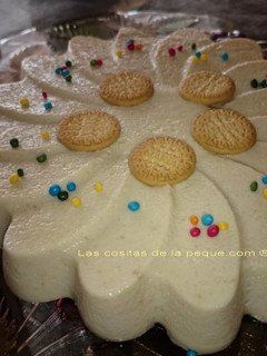 Una foto de Cuajada light de coco y mini galletas María