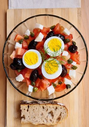Una foto de Ensalada de tomate, papa, huevo + lo que tengas (receta básica pero con muchos tips)