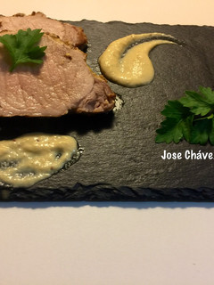 Una foto de Cinta de Lomo de Cerdo con salsa de Mostaza