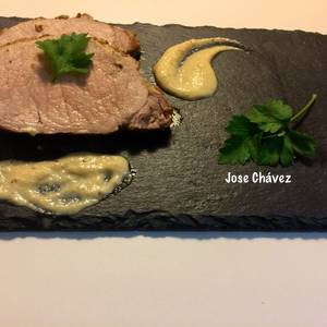 Cinta de Lomo Cerdo con Mostaza de Dijon al horno y salsa de Mostaza