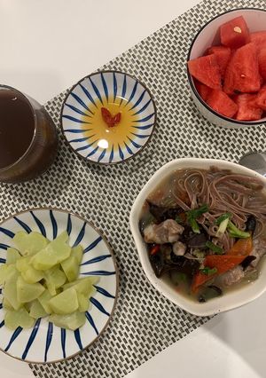 Hình của món Phở gạo lứt nấu sườn chua.