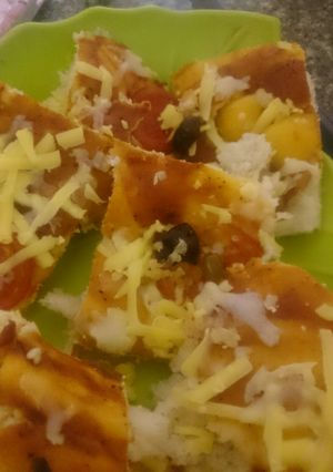 صورة لوصفة بيتزا 🍕 بعجينه العشر دقايق