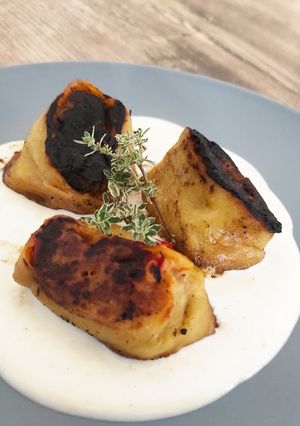 Une photo de Fleischschnacka à la ratatouille, sauce au chèvre