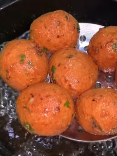 சிக்கன் கோலா உருண்டை(chicken kola urundai recipe in tamil) செய்முறை முக்கிய புகைப்படம்