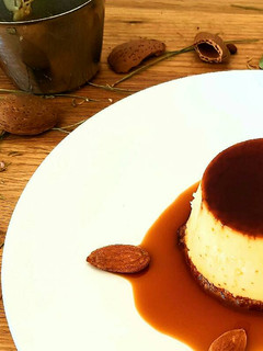 Una foto de Flan de almendras