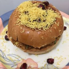A picture of Dabeli.