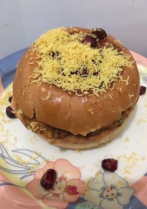 A picture of Dabeli.