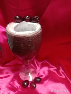 બ્લેક કરન્ટ શેક (Black Current Shake Recipe In Gujarati) રેસીપી મુખ્ય ફોટો