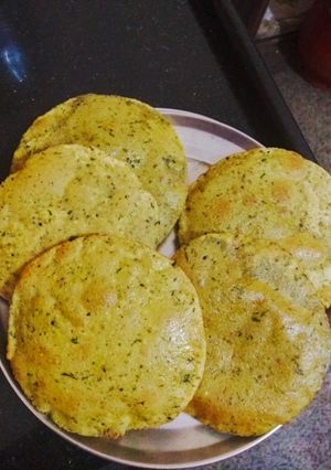 A picture of Methi poori.