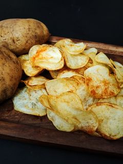 உருளைக்கிழங்கு சிப்ஸ்(potato chips recipe in tamil) செய்முறை முக்கிய புகைப்படம்