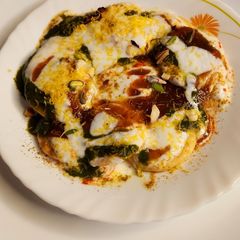 A picture of Papdi Chaat.