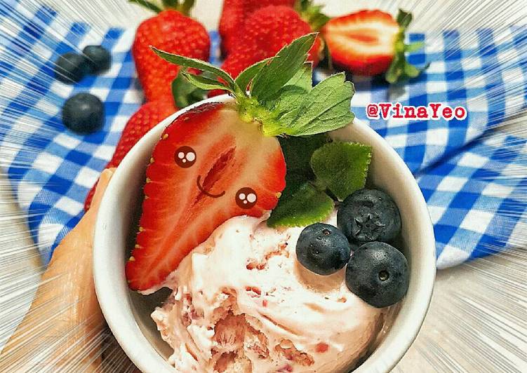 Langkah Mudah untuk Menyiapkan Homemade Strawberry IceCream 🍦🍓🍦🍃 yang Sempurna