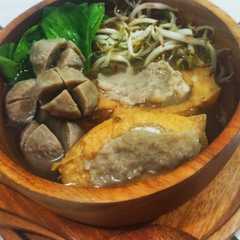 A picture of Tahu bakso jadi bakso kuah.