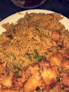 صورة لوصفة كبسه بالخضار مع حمسة الهوت دوق🍚
