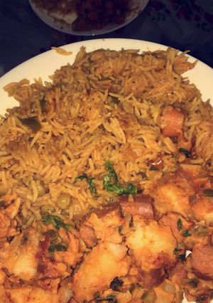 صورة لوصفة كبسه بالخضار مع حمسة الهوت دوق🍚