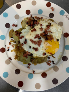 Una foto de Alcachofas con Jamón, ajo, cebolla y Huevo