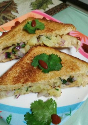 A picture of Potato and onion sandwich.