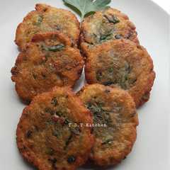 A picture of Singkong goreng parut.