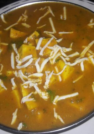A picture of Paneer curry.