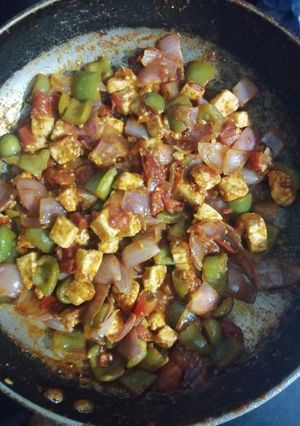 A picture of Kadai paneer.