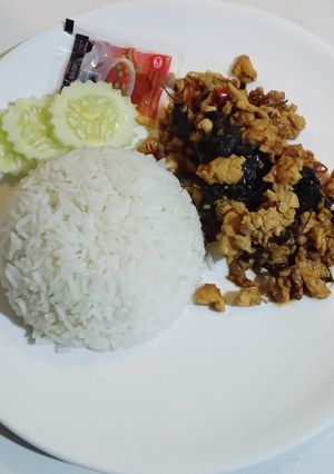 รูปของ กระเพราไก่ราดหน้าข้าว