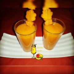 A picture of Papaya and carrot smoothie.