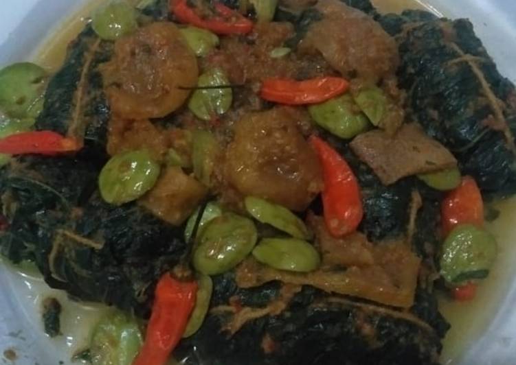 Langkah Mudah untuk Menyajikan Buntil daun singkong yang Lezat Sekali