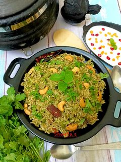 હૈદરાબાદી દમ બિરયાની જૈન (Hyderabadi Dum Biryani Jain Recipe In Gujarati) રેસીપી મુખ્ય ફોટો