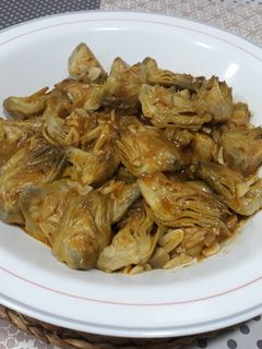 Una foto de Alcachofas en salsa