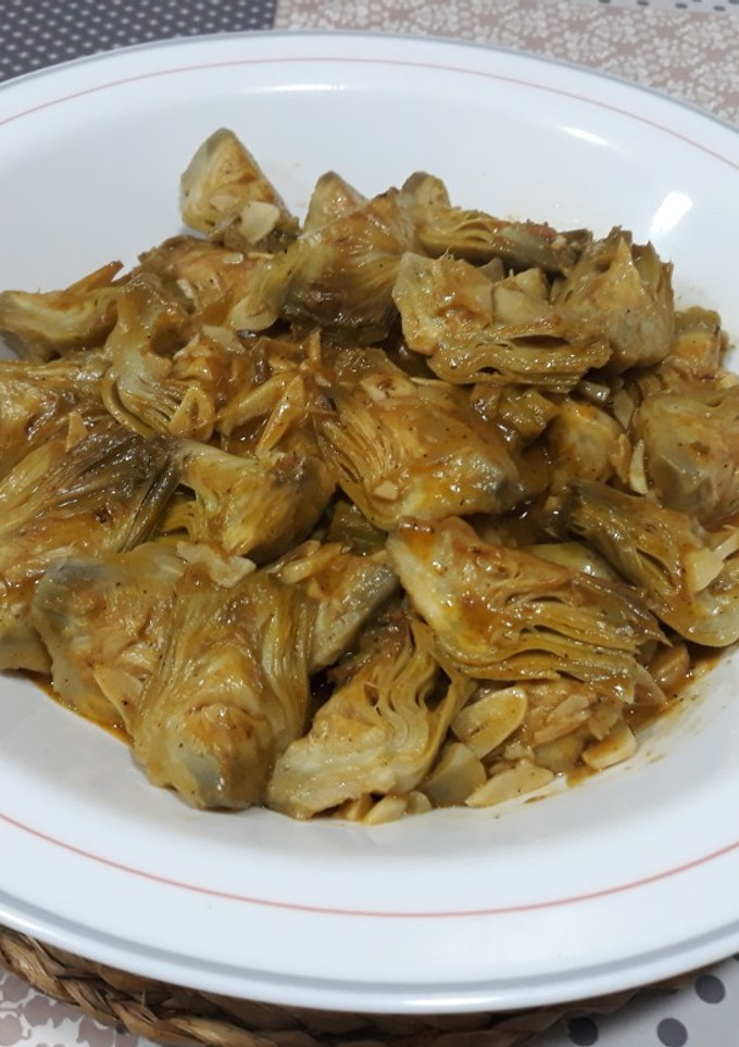 Una foto de Alcachofas en salsa