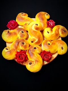 عکسی از دستور نان لوسه یا لوسیا