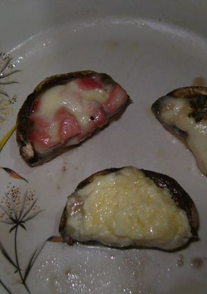 Una foto de Hongos rellenos con quesos (3 variantes)