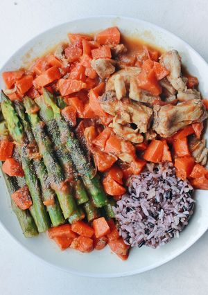 Hình của món Măng tây xào cà chua cà rốt thịt gà (bữa tối).