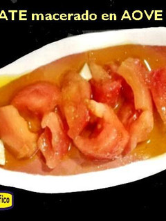 Una foto de Tomate macerado en AOVE y Ajo
