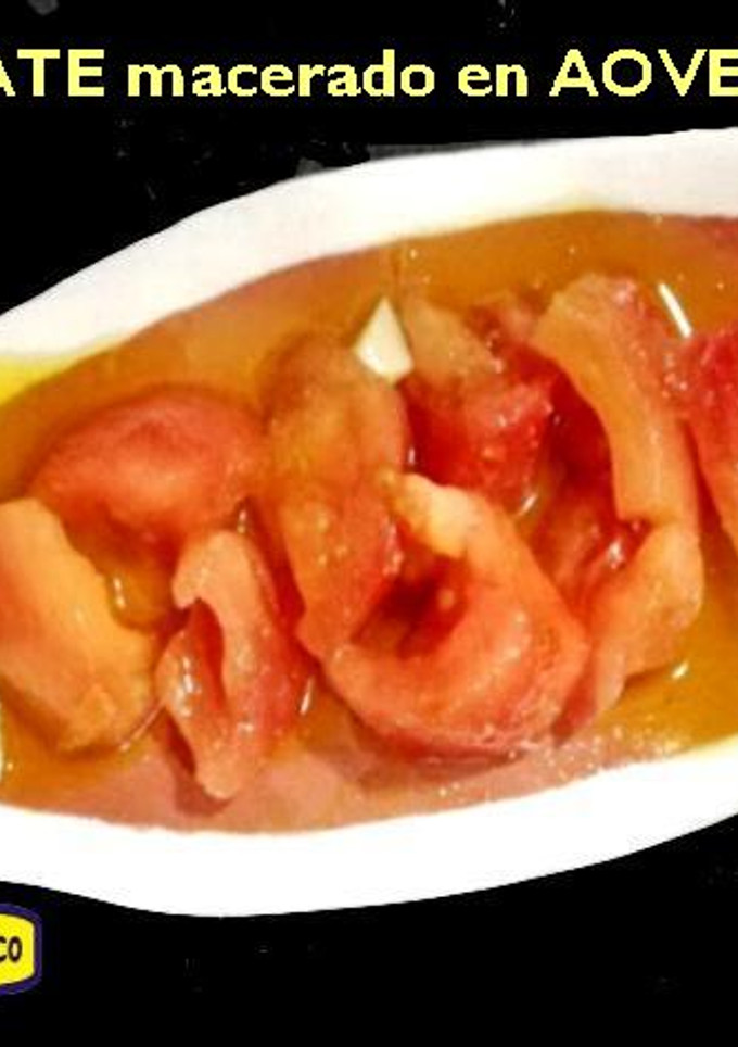 Una foto de Tomate macerado en AOVE y Ajo