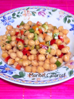 Una foto de Ensalada de garbanzos