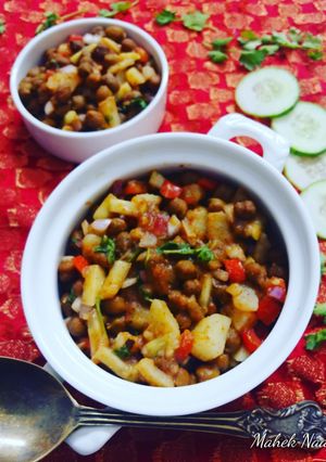 चटपटा चना चाट (Chatpata chana chaat recipe in hindi) रेसिपी मुख्य फोटो