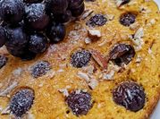 Una foto de torta de uvas