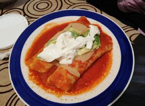 Una foto de Enchiladas suizas rojas