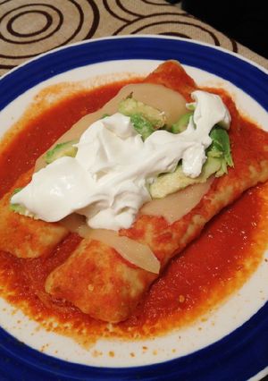 Una foto de Enchiladas suizas rojas