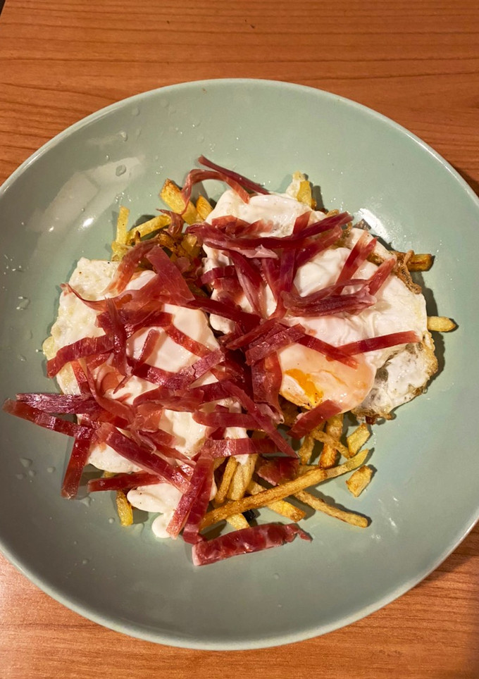 Una foto de Huevos rotos