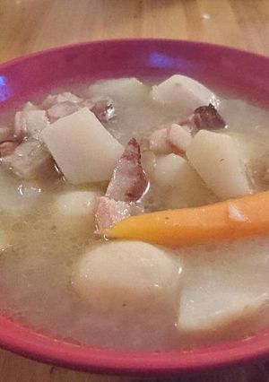 Ötgyökér-leves szalonnával recept fotója