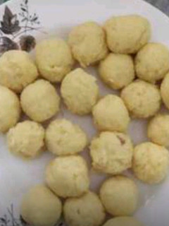 பால் பவுடர் லட்டு (Milk Powder Laddu Recipe In Tamil) செய்முறை முக்கிய புகைப்படம்